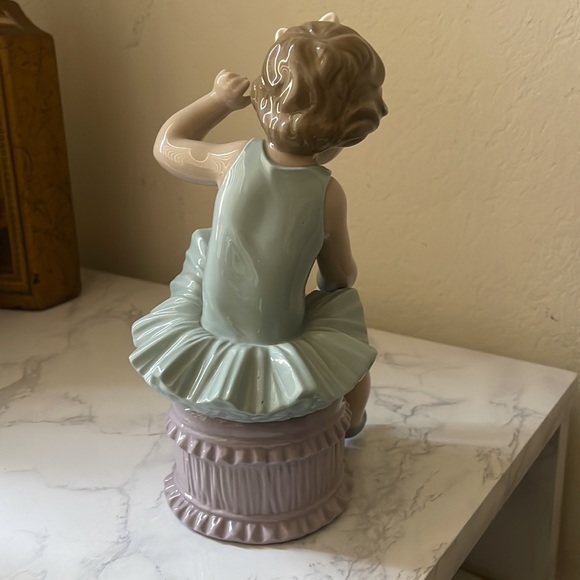 Lladro sitting ballerina - Picture 2 of 4